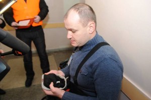 У ніч на 27 січня в ході розгону Автомайдану "беркутівець" бив Станіслава Кухарчука незважаючи на його журналістське посвідчення фото procherk.info