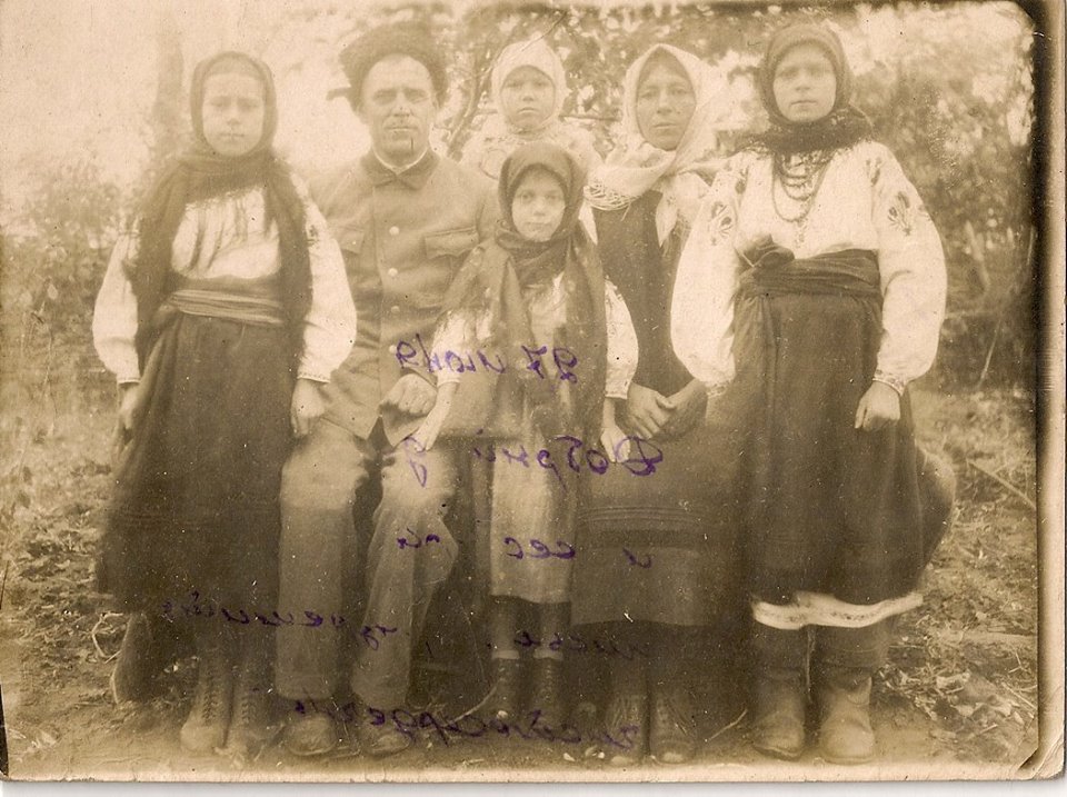 Село Боровиця Чигиринського району. Лице: Боровицька родина. 1948 р.